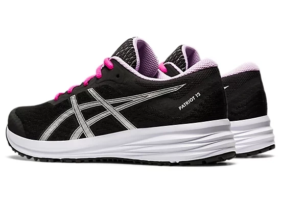 Кроссовки ASICS Patriot 12 на ноге